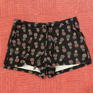 Black Pineapple Print Women's Shorts